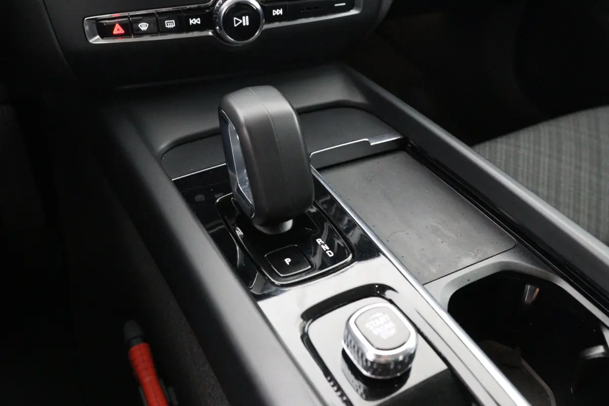 2.0 B4 Core | LED | Stoel/Stuurverwarming | Cruise Adaptive | Clima | Camera | Navi | keyless | BLIS | Lichtmetalen Velgen