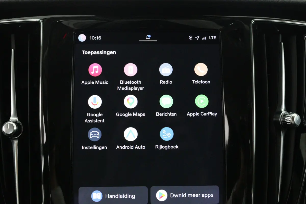 2.0 B4 Core | LED | Stoel/Stuurverwarming | Cruise Adaptive | Clima | Camera | Navi | keyless | BLIS | Lichtmetalen Velgen