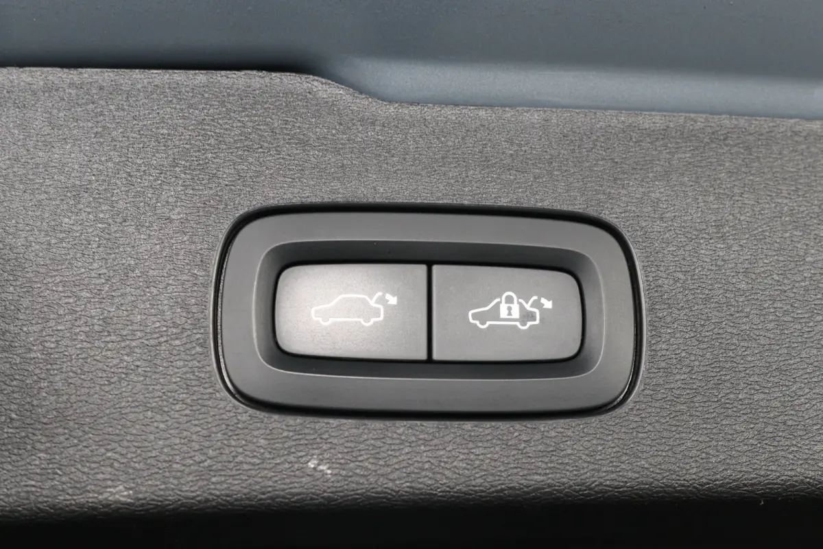 2.0 B4 Core | LED | Stoel/Stuurverwarming | Cruise Adaptive | Clima | Camera | Navi | keyless | BLIS | Lichtmetalen Velgen