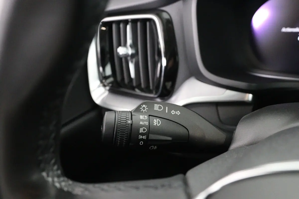 2.0 B4 Core | LED | Stoel/Stuurverwarming | Cruise Adaptive | Clima | Camera | Navi | keyless | BLIS | Lichtmetalen Velgen