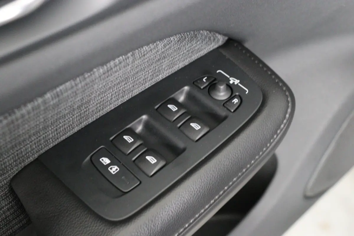 2.0 B4 Core | LED | Stoel/Stuurverwarming | Cruise Adaptive | Clima | Camera | Navi | keyless | BLIS | Lichtmetalen Velgen