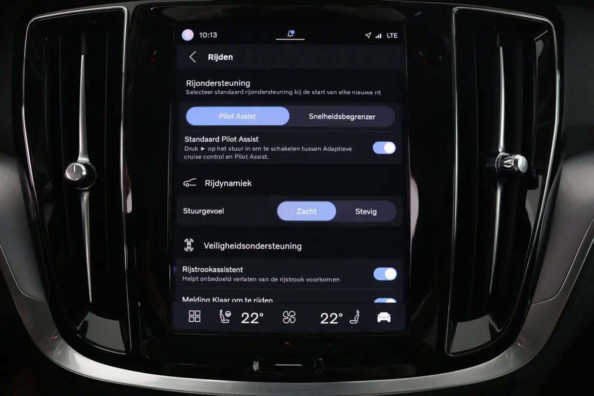 2.0 B4 Core | LED | Stoel/Stuurverwarming | Cruise Adaptive | Clima | Camera | Navi | keyless | BLIS | Lichtmetalen Velgen