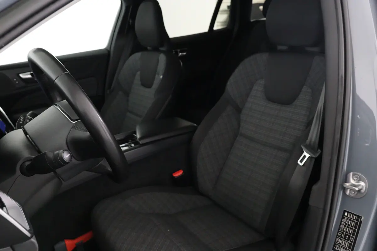 2.0 B4 Core | LED | Stoel/Stuurverwarming | Cruise Adaptive | Clima | Camera | Navi | keyless | BLIS | Lichtmetalen Velgen