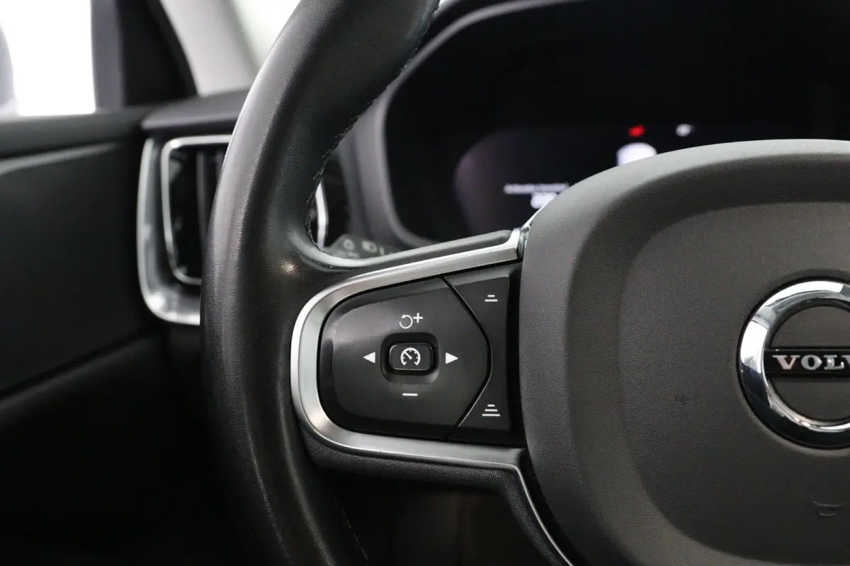 2.0 B4 Core | LED | Stoel/Stuurverwarming | Cruise Adaptive | Clima | Camera | Navi | keyless | BLIS | Lichtmetalen Velgen