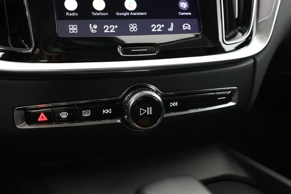 2.0 B4 Core | LED | Stoel/Stuurverwarming | Cruise Adaptive | Clima | Camera | Navi | keyless | BLIS | Lichtmetalen Velgen