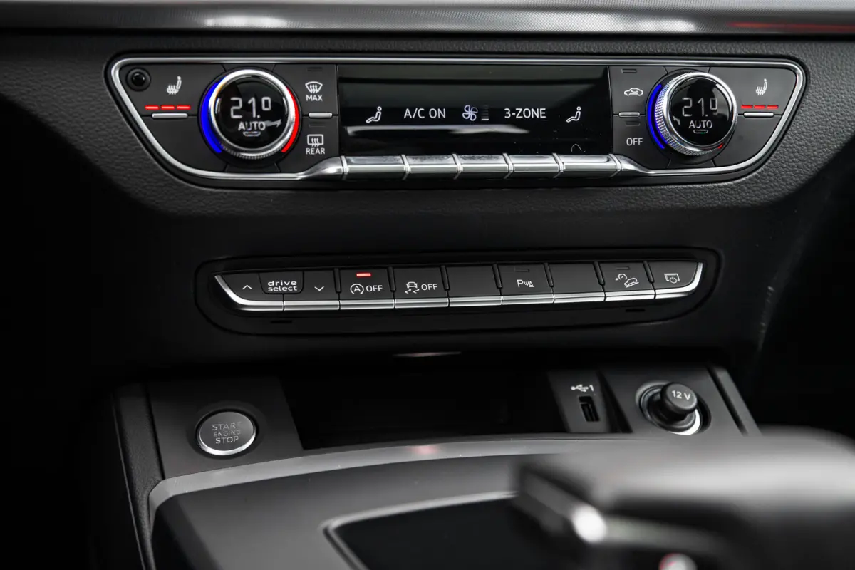 45 TFSI | Panoramadak | Stoelverwarming | Achteruitrijcamera | | Achteruitrijcamera | Apple Carplay/Android Auto|telefoonintegratie premium | Cruise control adaptief met Stop&Go