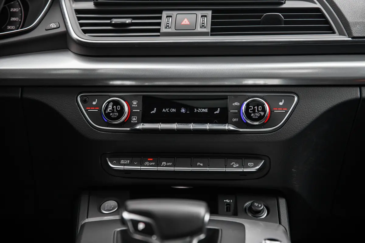 45 TFSI | Panoramadak | Stoelverwarming | Achteruitrijcamera | | Achteruitrijcamera | Apple Carplay/Android Auto|telefoonintegratie premium | Cruise control adaptief met Stop&Go