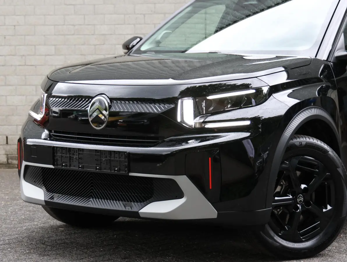 1.2 Hybrid 145pk Collection | Keyless Entry & Start | Comfort seats met 15mm extra vulling | 17" velgen Aragonite Black
