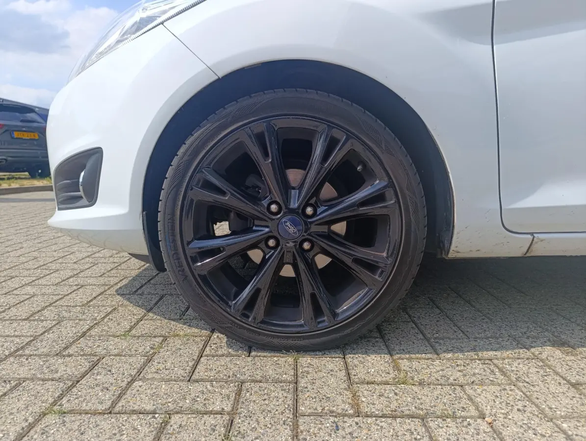 1.0 EcoBoost Titanium | Automaat | Volledig Dealeronderhouden! | 17-Inch | Camera | Sony-Audio | Voorruitverwarming | Cruise Control | Climate Control | Elek. inklapbare spiegels | Parkeerse