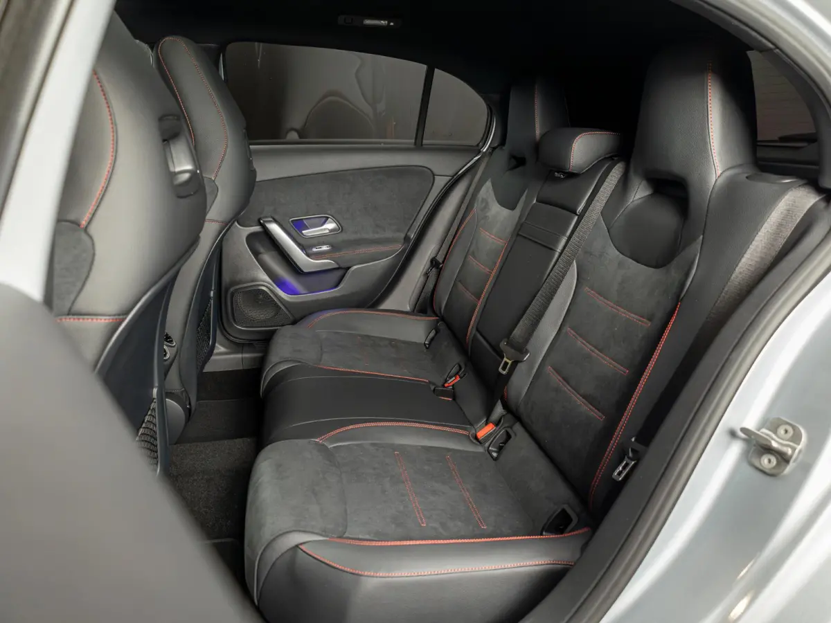 Hatchback 250 e Business Solution AMG | Panorama dak