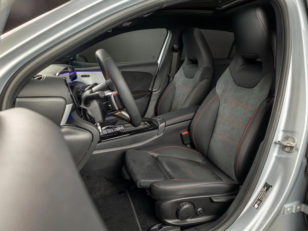 Hatchback 250 e Business Solution AMG | Panorama dak