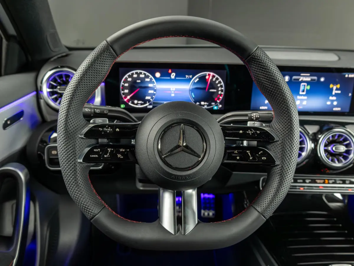 Hatchback 250 e Business Solution AMG | Panorama dak