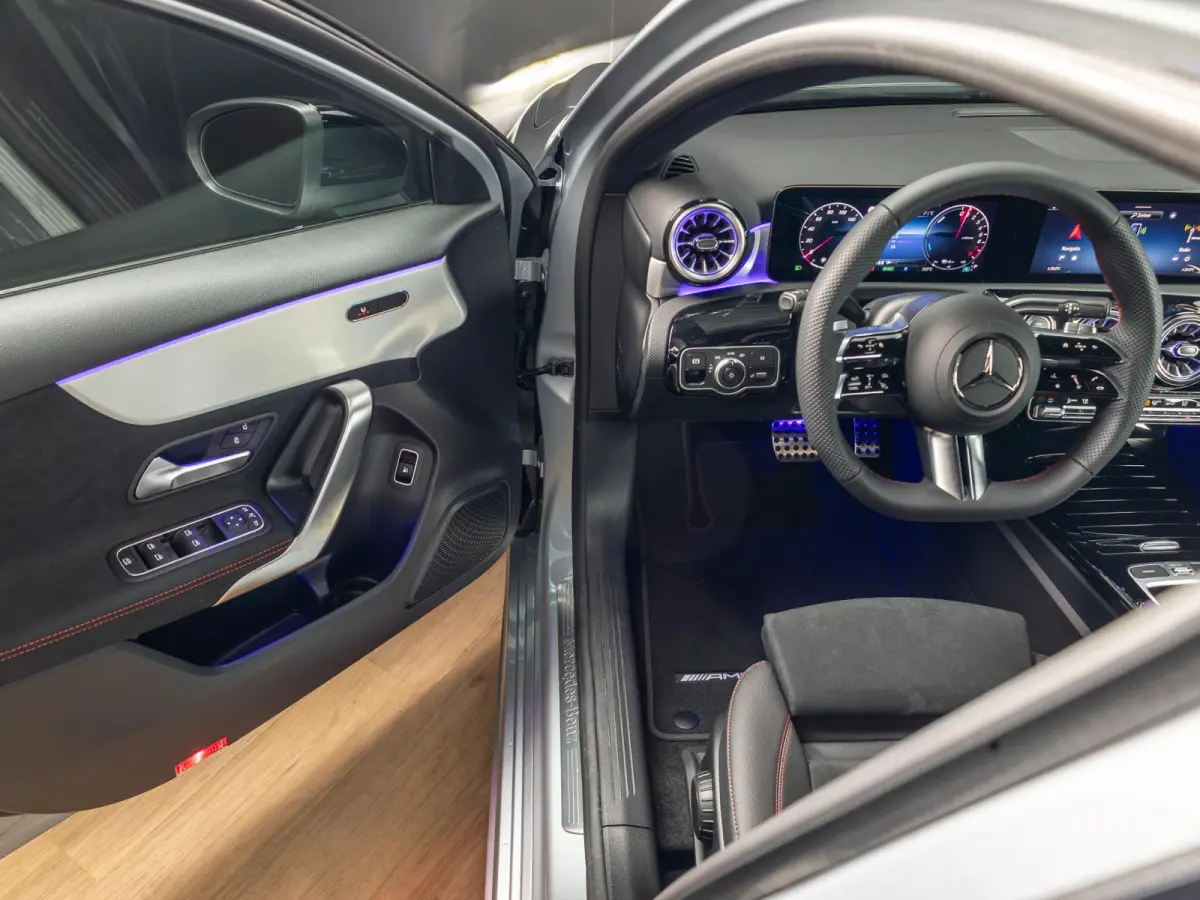 Hatchback 250 e Business Solution AMG | Panorama dak