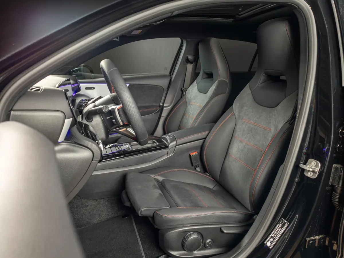 Hatchback 250 e Business Solution AMG | Panorama dak