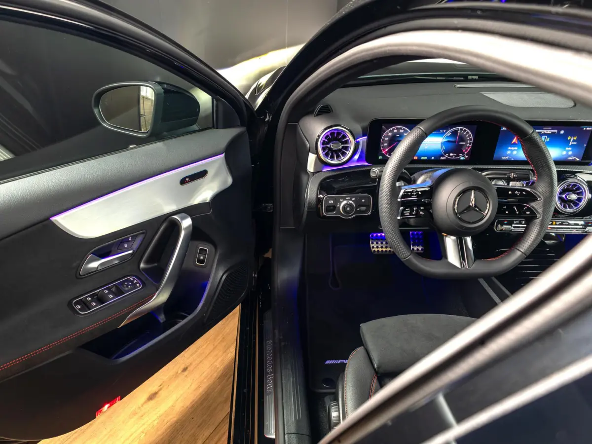 Hatchback 250 e Business Solution AMG | Panorama dak