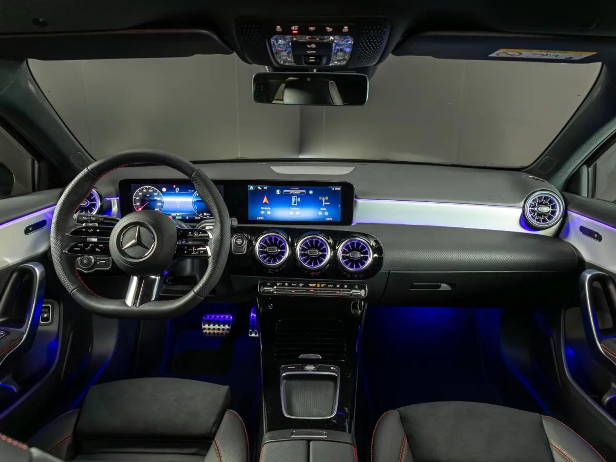 Hatchback 250 e Business Solution AMG | Panorama dak