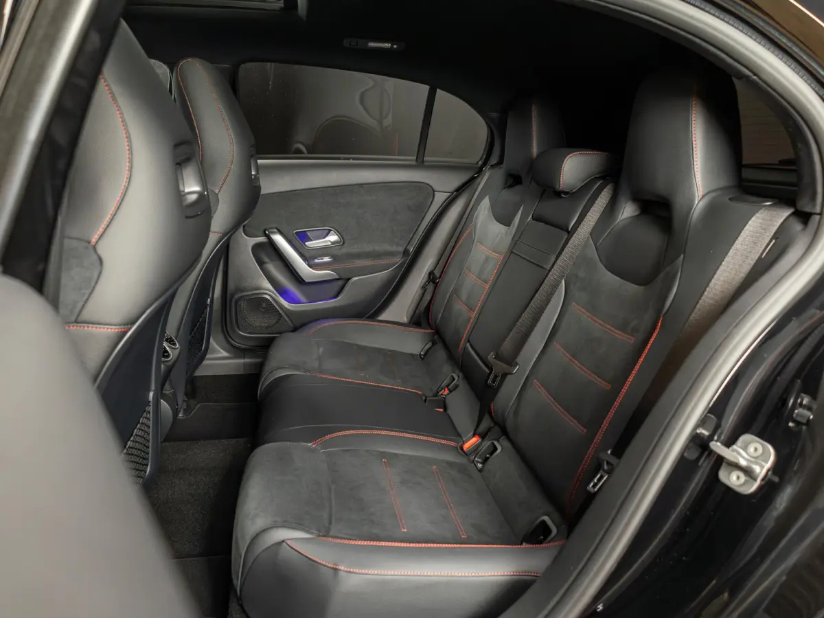 Hatchback 250 e Business Solution AMG | Panorama dak