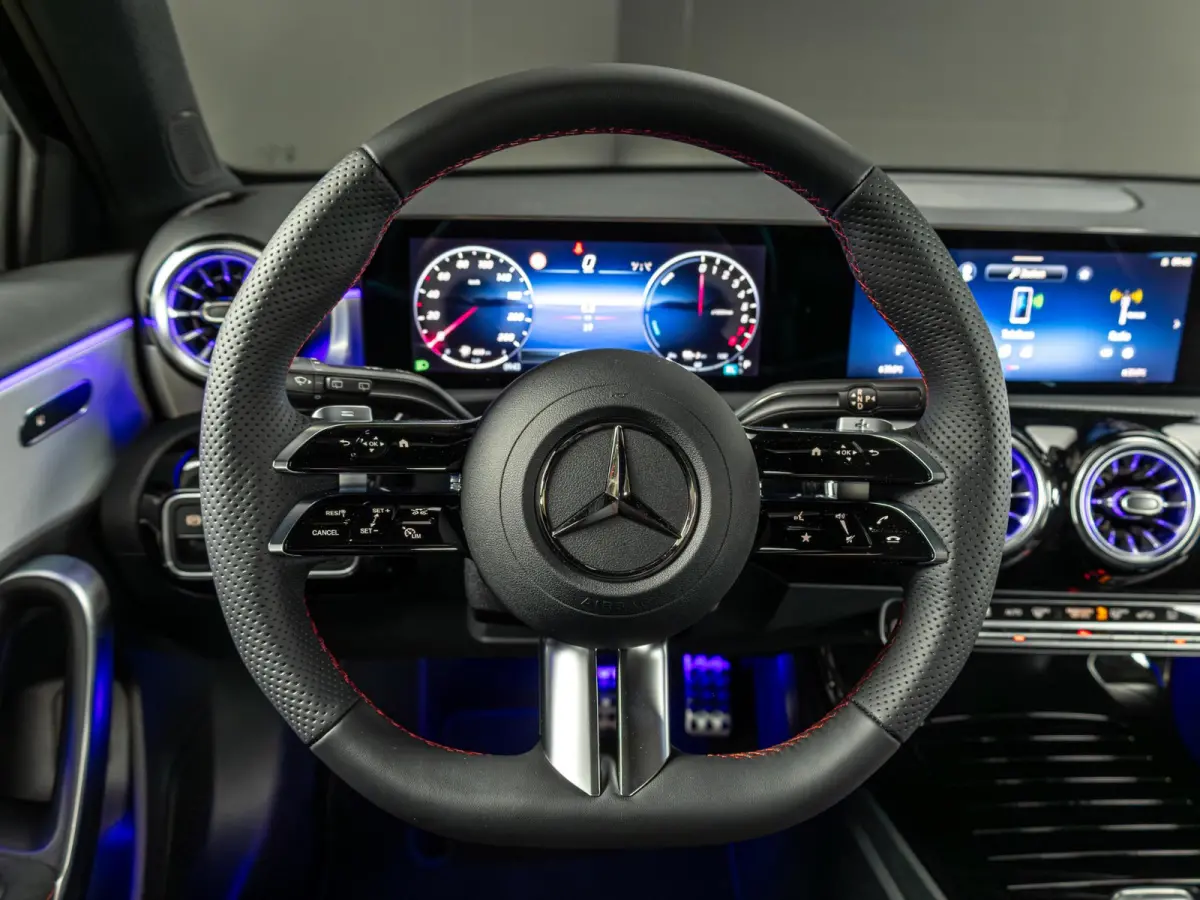 Hatchback 250 e Business Solution AMG | Panorama dak