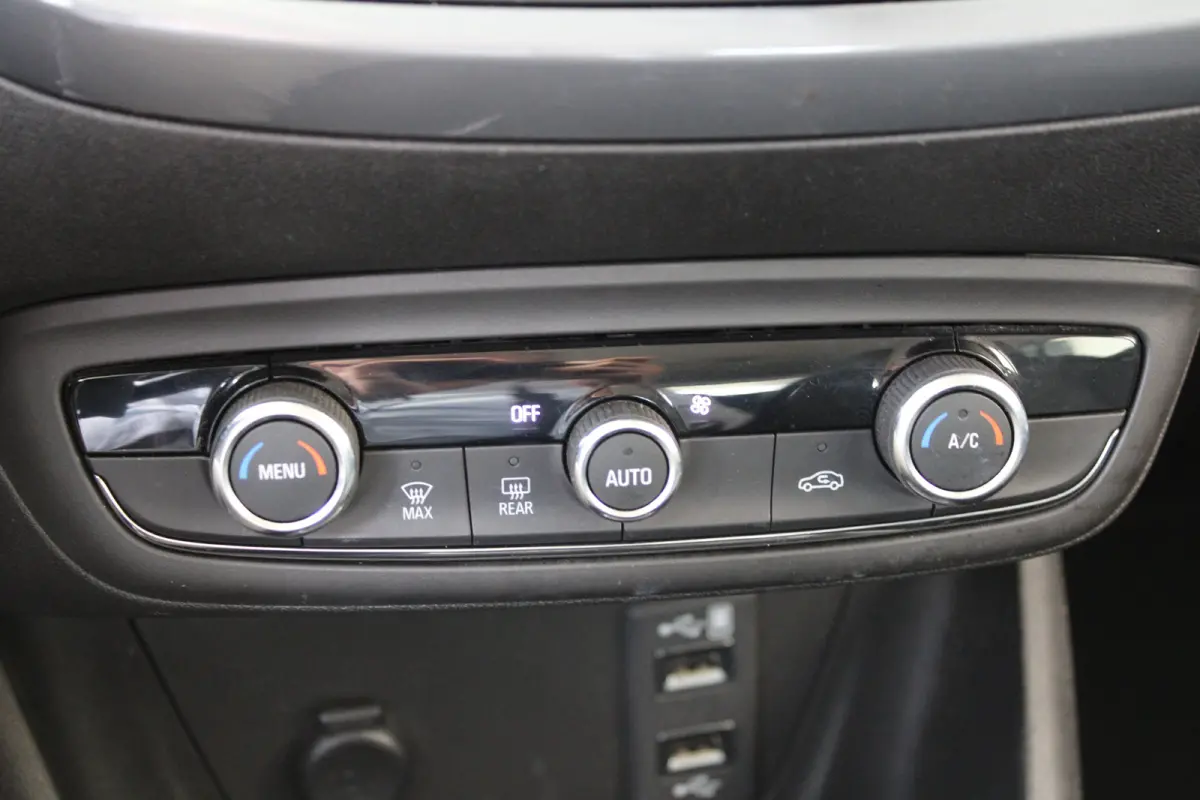 1.2 Turbo Elegance | Camera | Apple Carplay/ Android Auto | LED koplampen | Climate control |