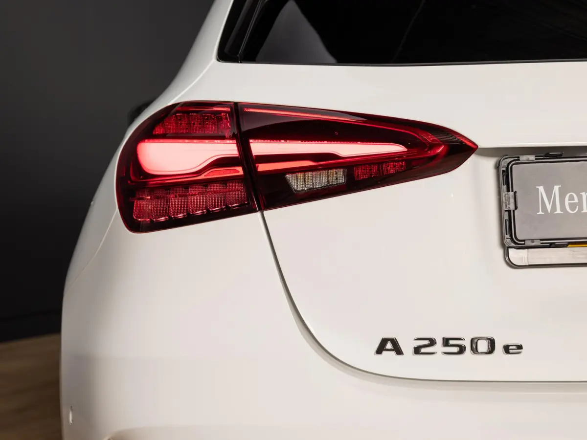 Hatchback 250 e Business Solution AMG | Premium Plus | Panorama dak
