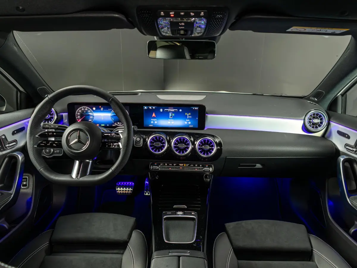 Hatchback 250 e Business Solution AMG | Premium Plus | Panorama dak
