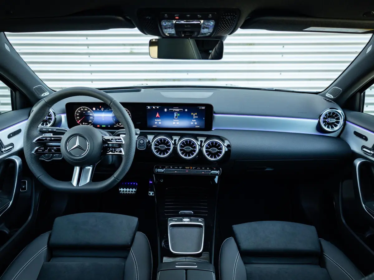 Hatchback 250 e Business Solution AMG Premium PLUS | Panorama dak