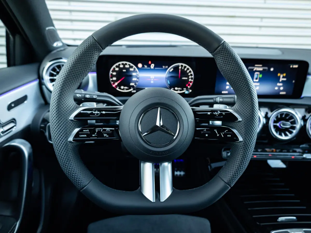 Hatchback 250 e Business Solution AMG Premium PLUS | Panorama dak