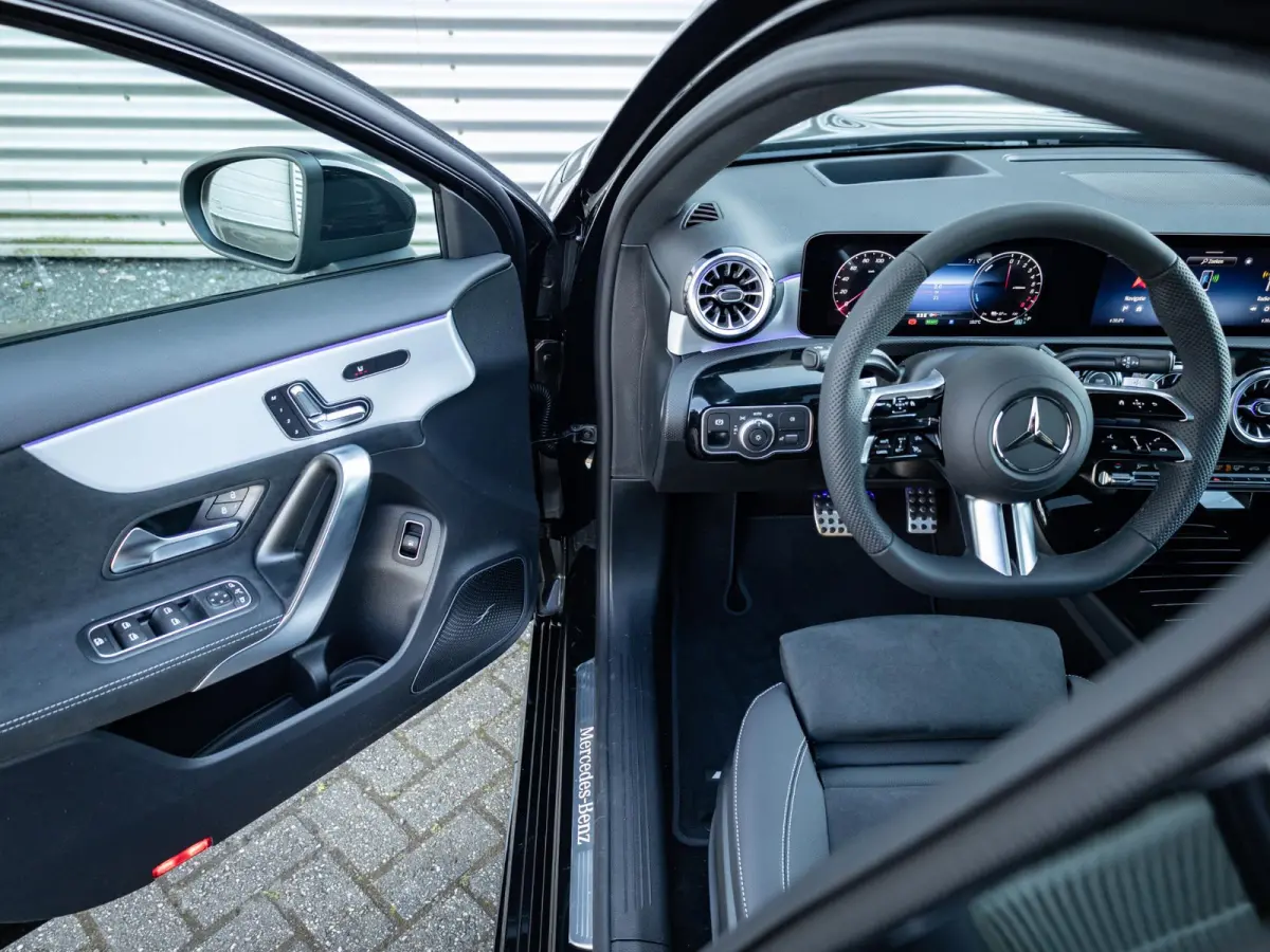 Hatchback 250 e Business Solution AMG Premium PLUS | Panorama dak