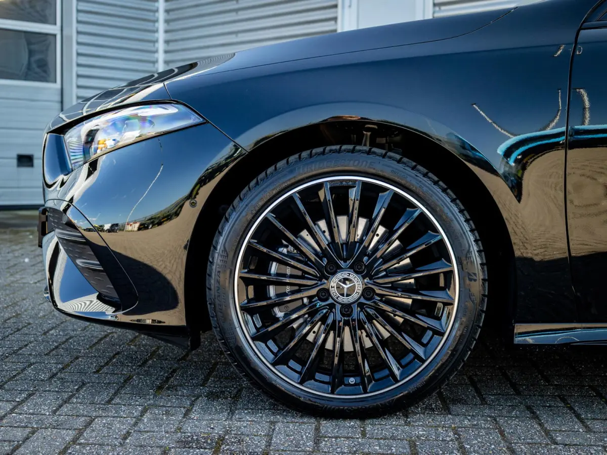 Hatchback 250 e Business Solution AMG Premium PLUS | Panorama dak