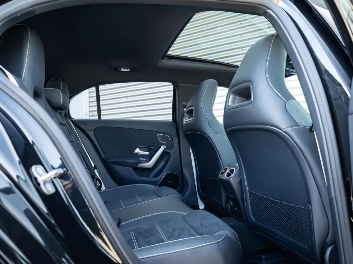 Hatchback 250 e Business Solution AMG Premium PLUS | Panorama dak