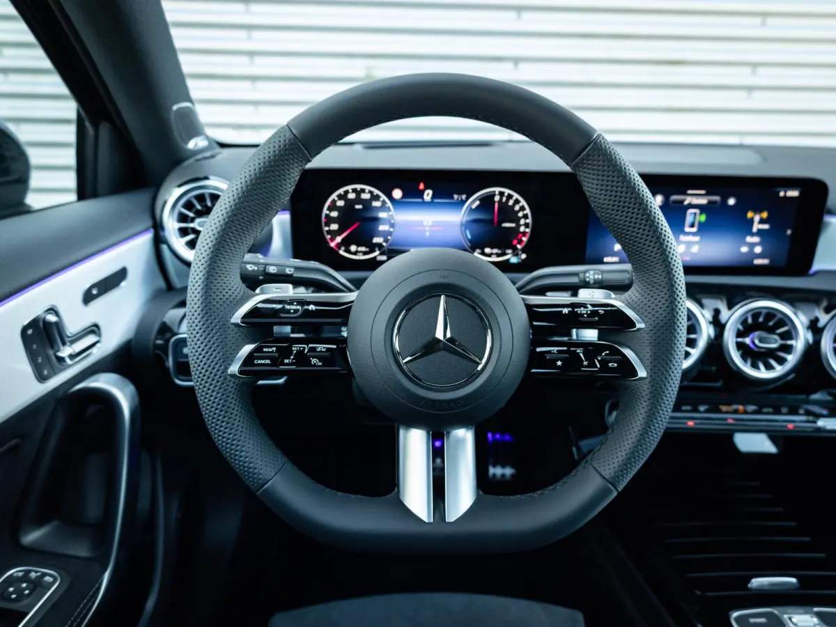 Hatchback 250 e Business Solution AMG Premium PLUS | Panorama dak