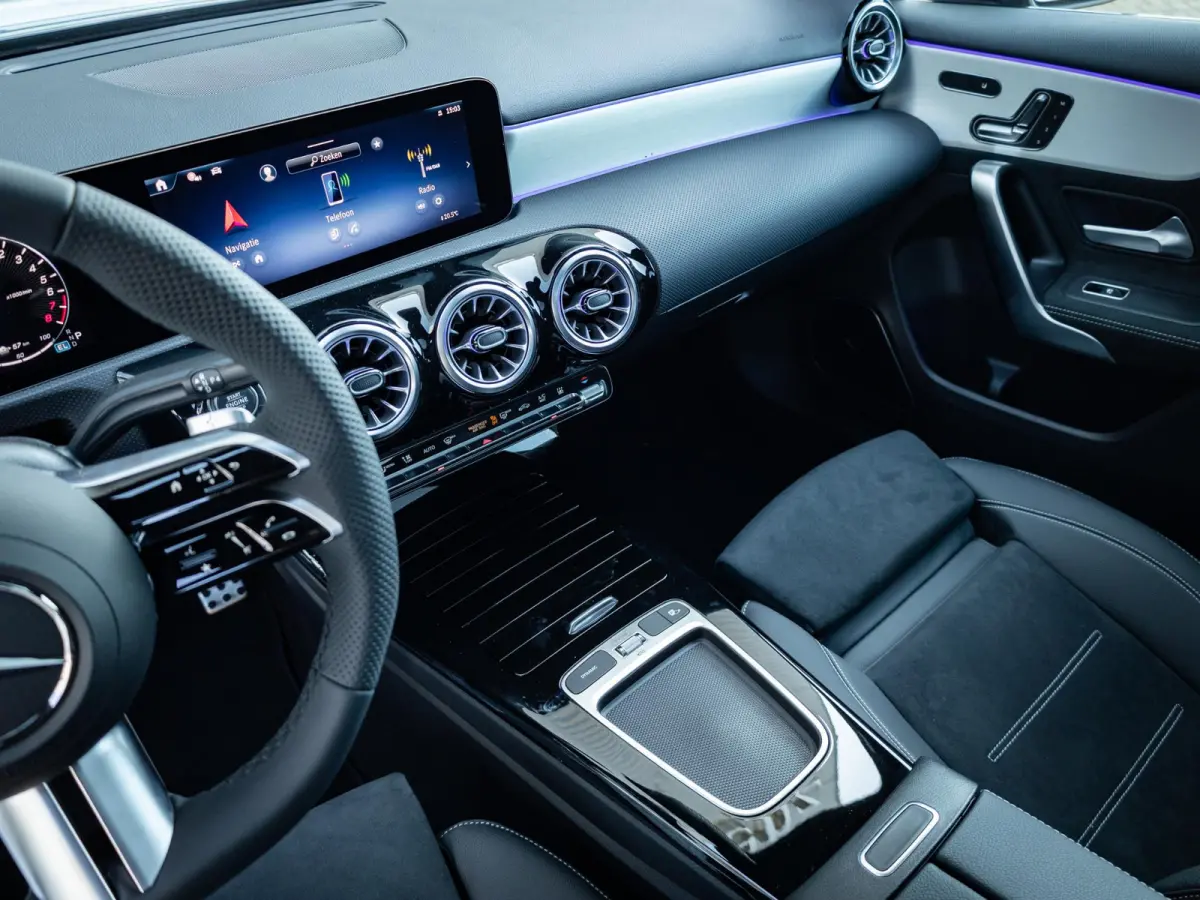 Hatchback 250 e Business Solution AMG Premium PLUS | Panorama dak
