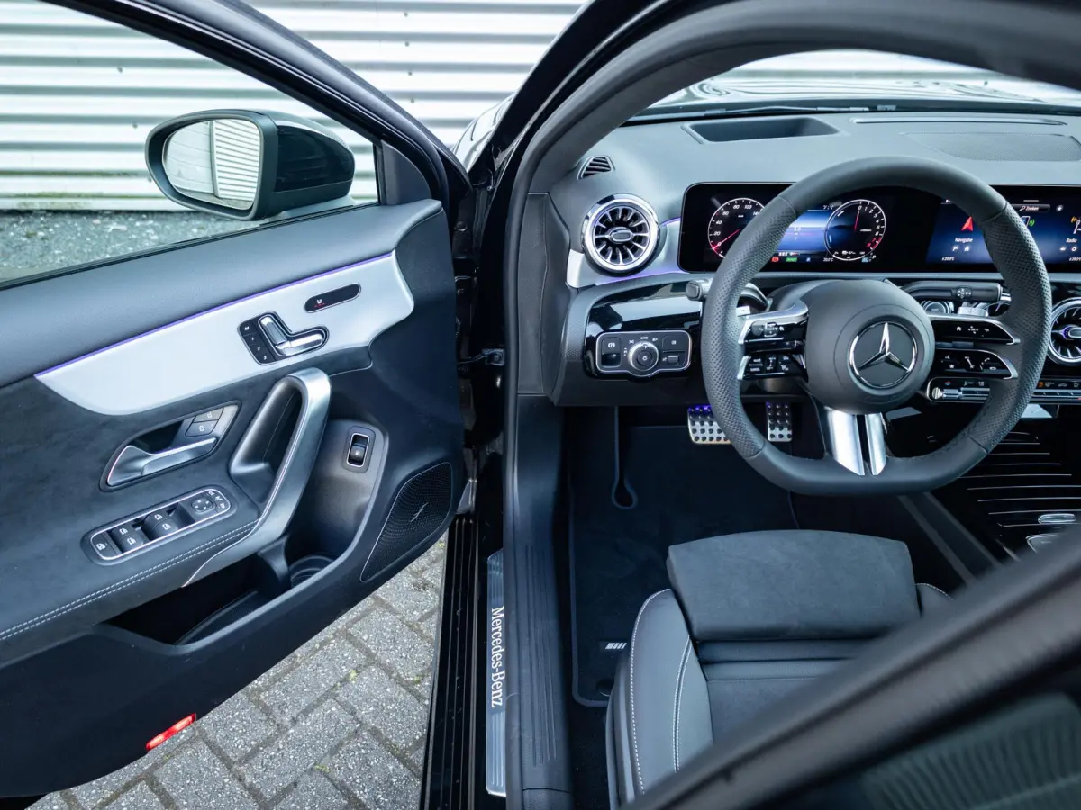 Hatchback 250 e Business Solution AMG Premium PLUS | Panorama dak