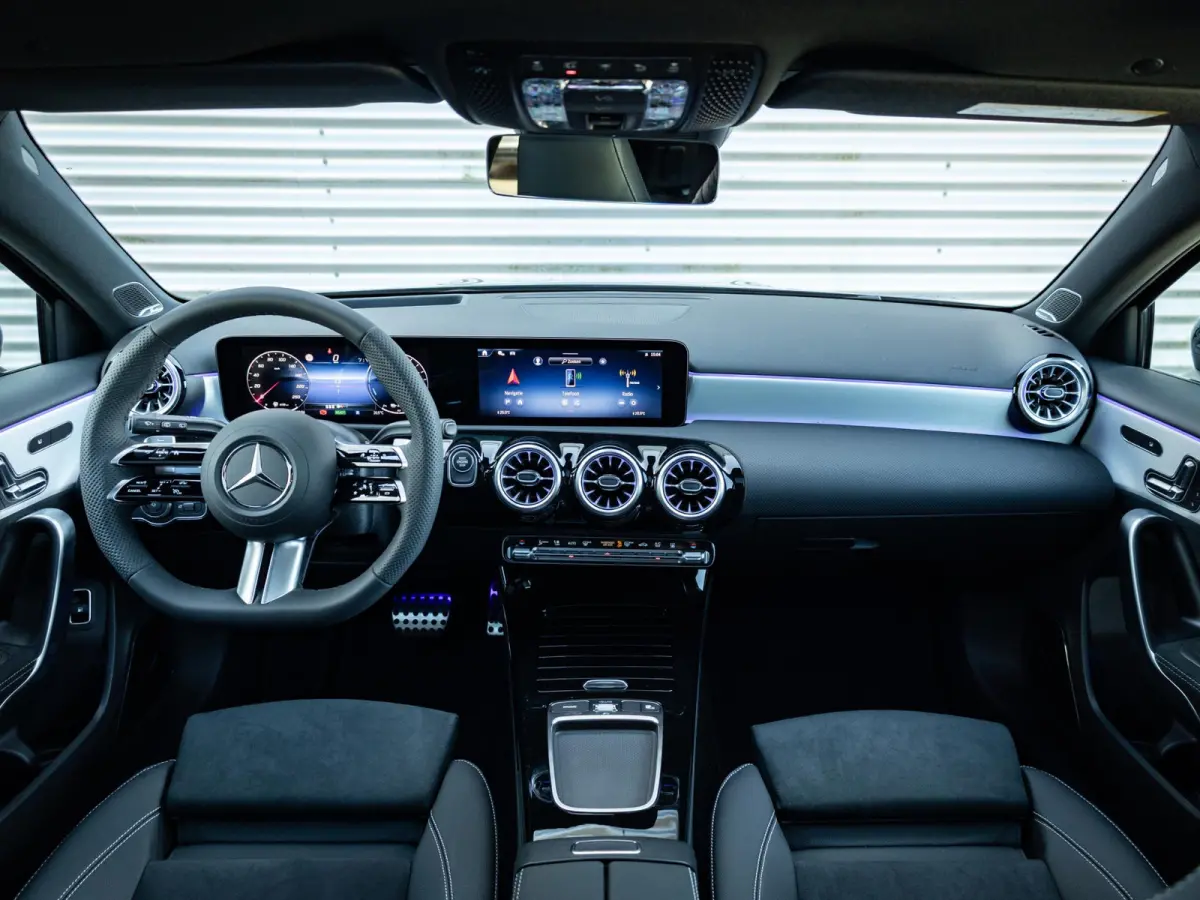 Hatchback 250 e Business Solution AMG Premium PLUS | Panorama dak