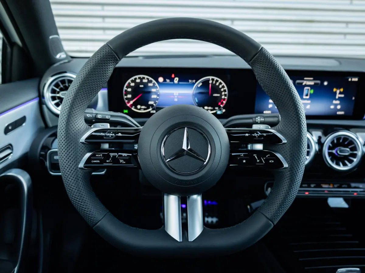 Hatchback 250 e Business Solution AMG Premium PLUS | Panorama dak