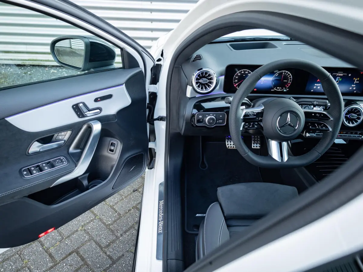 Hatchback 250 e Business Solution AMG Premium PLUS | Panorama dak