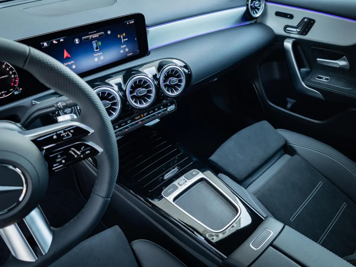 Hatchback 250 e Business Solution AMG Premium PLUS | Panorama dak