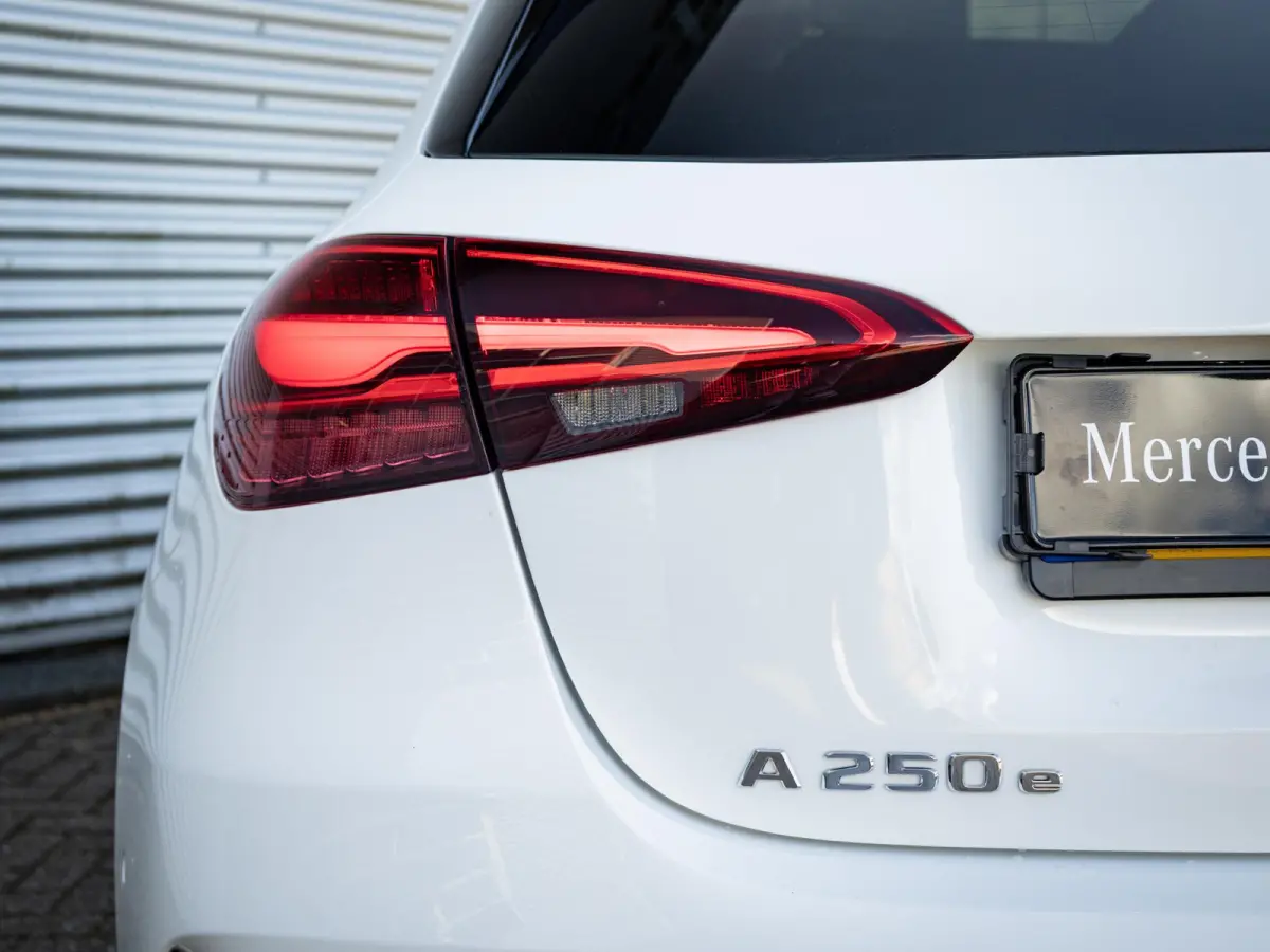Hatchback 250 e Business Solution AMG Premium PLUS | Panorama dak