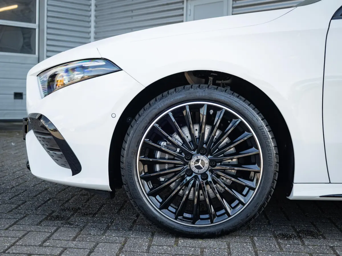 Hatchback 250 e Business Solution AMG Premium PLUS | Panorama dak
