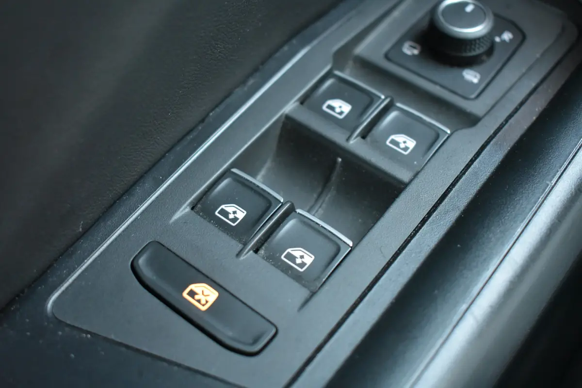 1.0 110PK TSI R-Line | ACC | Digital Cockpit Pro | Extra getint glas achter | App Connect | Dode-hoek detectie |