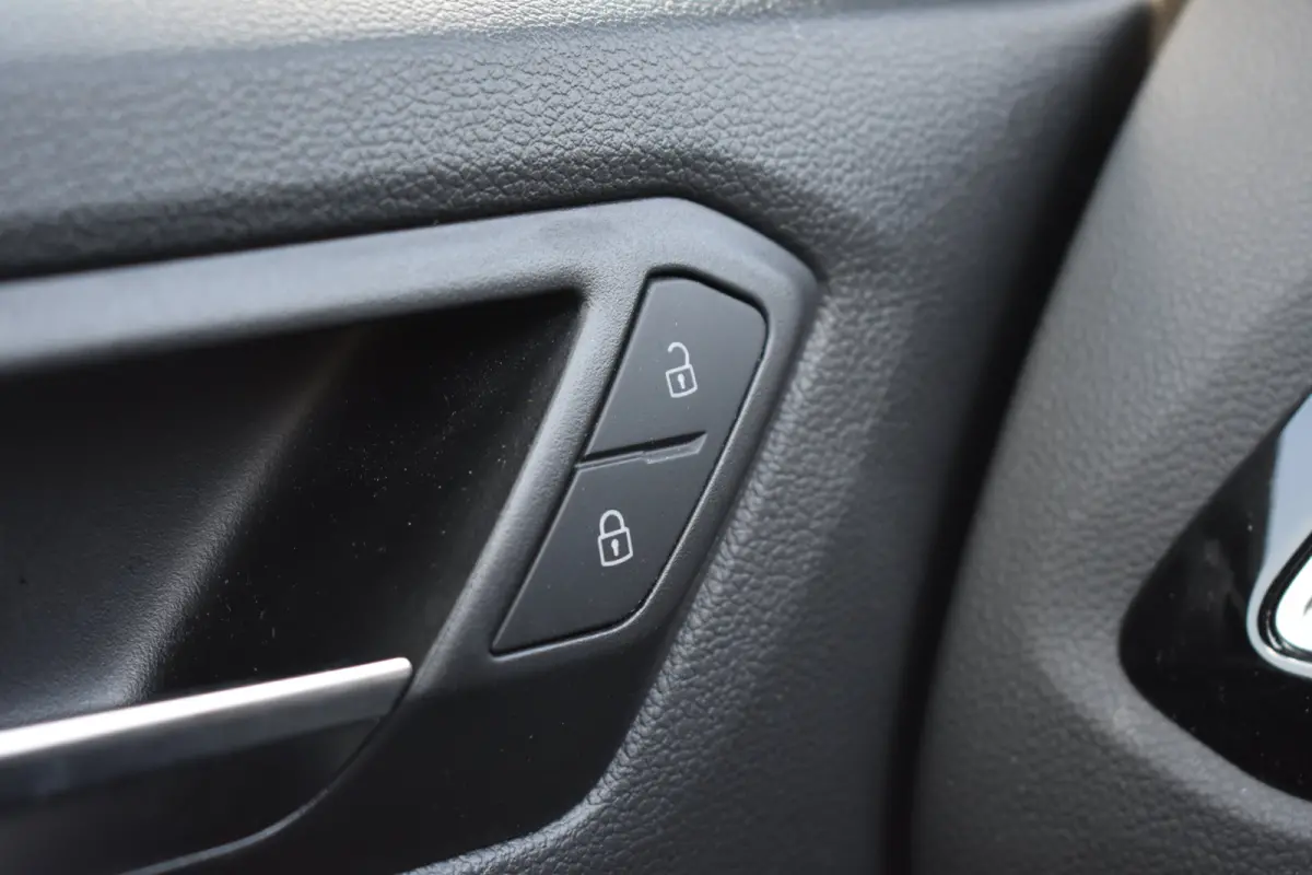 1.0 110PK TSI R-Line | ACC | Digital Cockpit Pro | Extra getint glas achter | App Connect | Dode-hoek detectie |