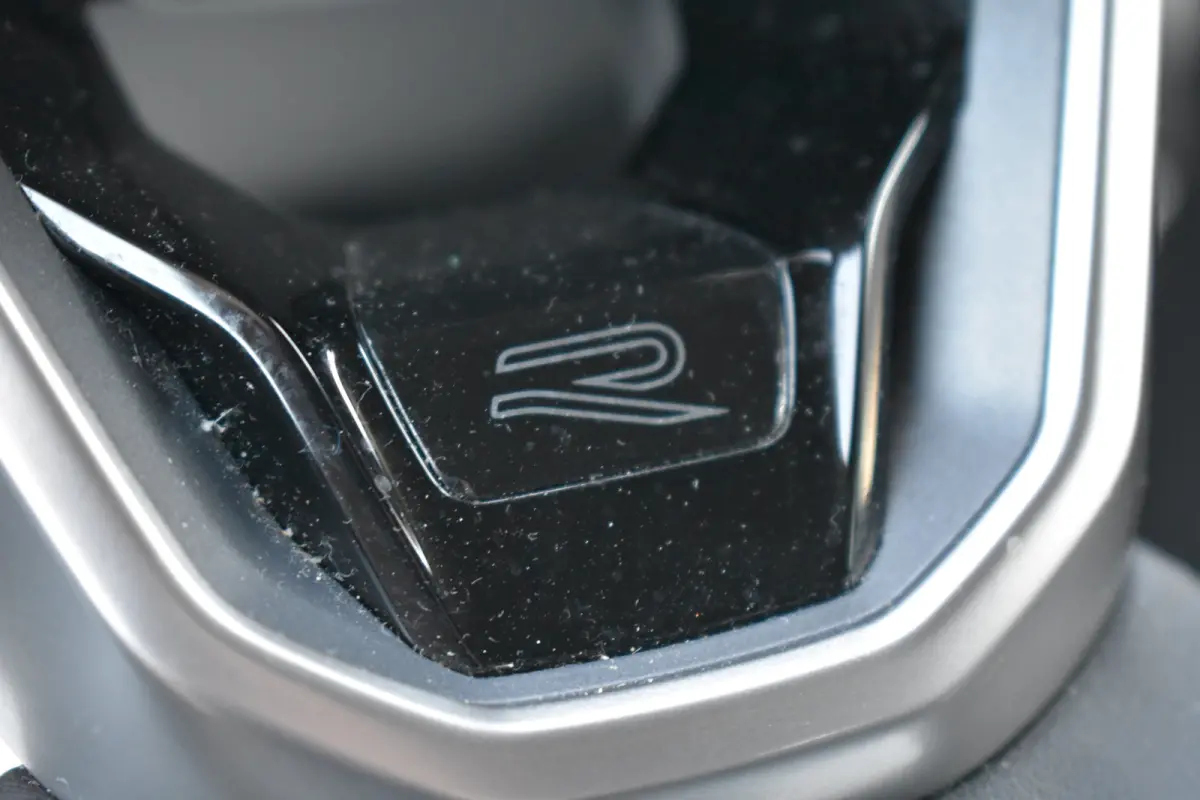 1.0 110PK TSI R-Line | ACC | Digital Cockpit Pro | Extra getint glas achter | App Connect | Dode-hoek detectie |