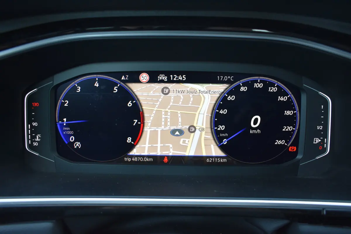 1.0 110PK TSI R-Line | ACC | Digital Cockpit Pro | Extra getint glas achter | App Connect | Dode-hoek detectie |