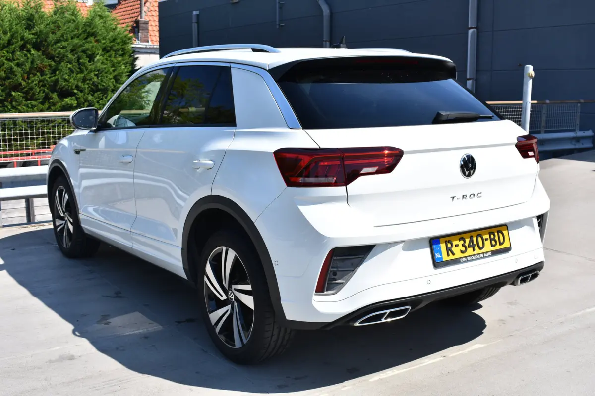 1.0 110PK TSI R-Line | ACC | Digital Cockpit Pro | Extra getint glas achter | App Connect | Dode-hoek detectie |