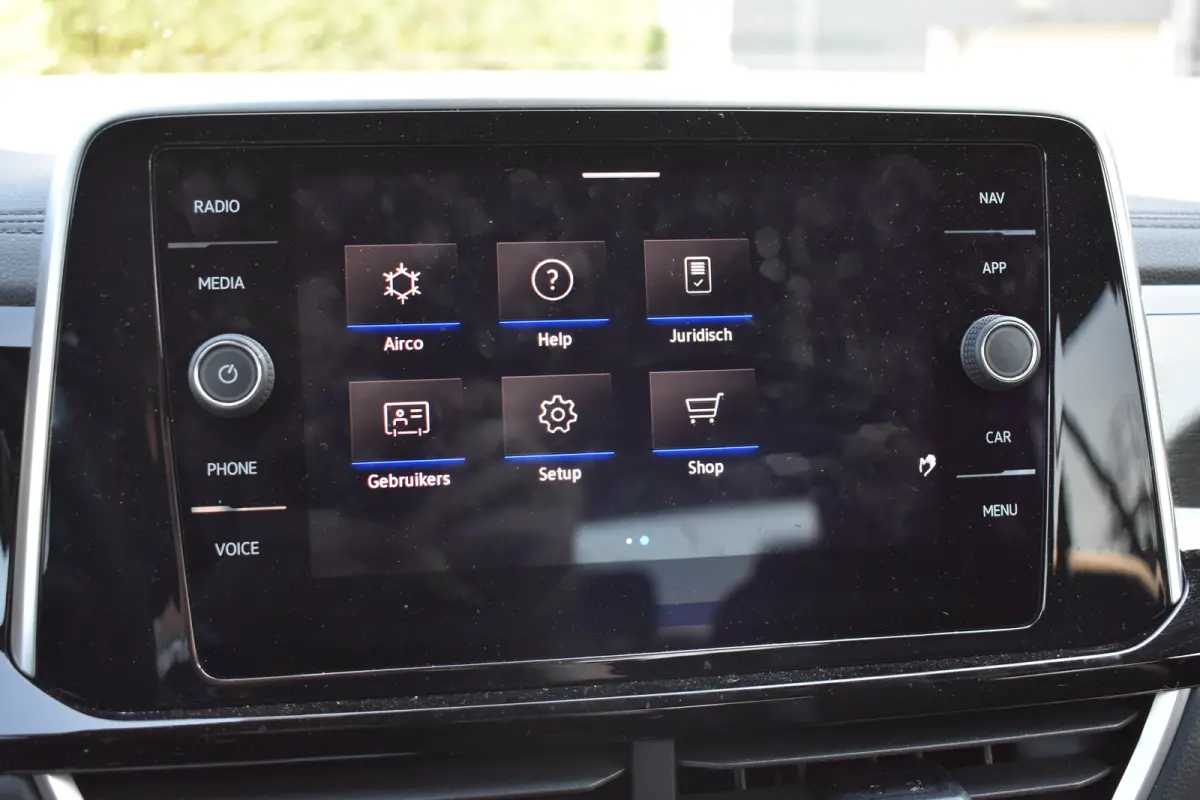 1.0 110PK TSI R-Line | ACC | Digital Cockpit Pro | Extra getint glas achter | App Connect | Dode-hoek detectie |