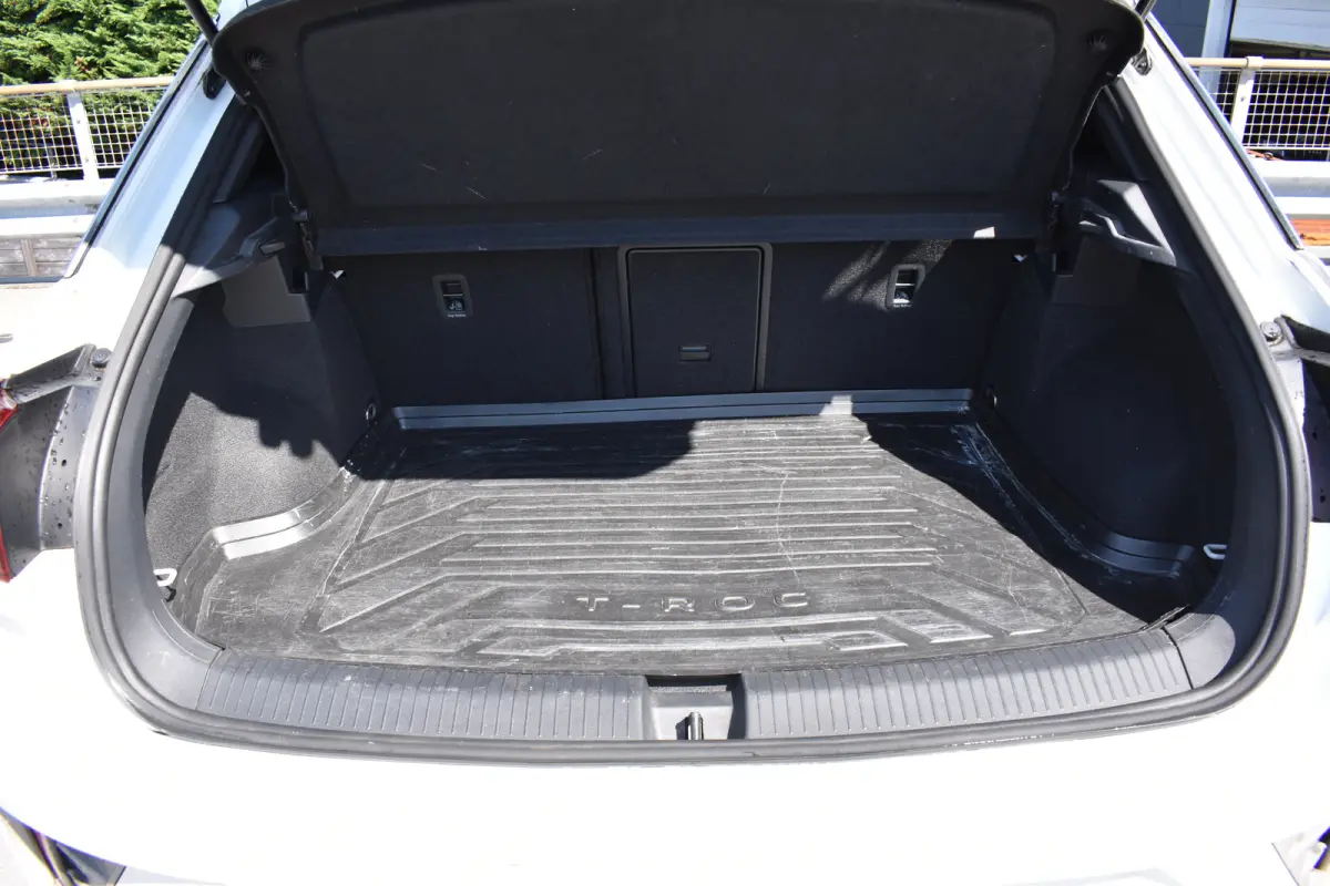 1.0 110PK TSI R-Line | ACC | Digital Cockpit Pro | Extra getint glas achter | App Connect | Dode-hoek detectie |