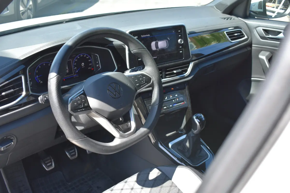 1.0 110PK TSI R-Line | ACC | Digital Cockpit Pro | Extra getint glas achter | App Connect | Dode-hoek detectie |