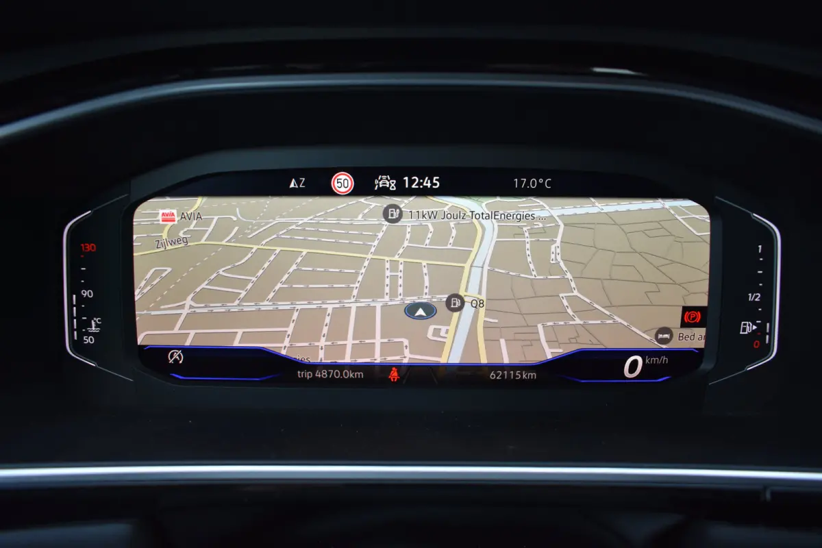 1.0 110PK TSI R-Line | ACC | Digital Cockpit Pro | Extra getint glas achter | App Connect | Dode-hoek detectie |