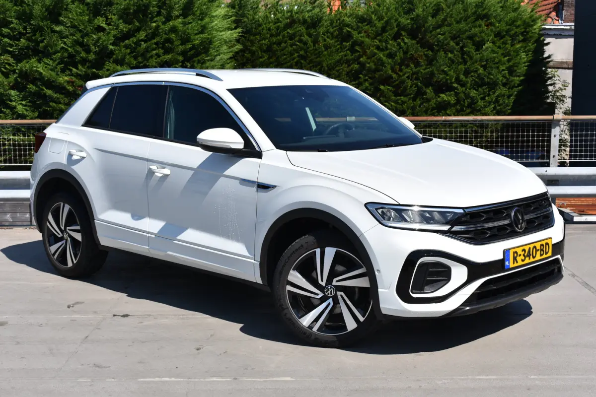 1.0 110PK TSI R-Line | ACC | Digital Cockpit Pro | Extra getint glas achter | App Connect | Dode-hoek detectie |