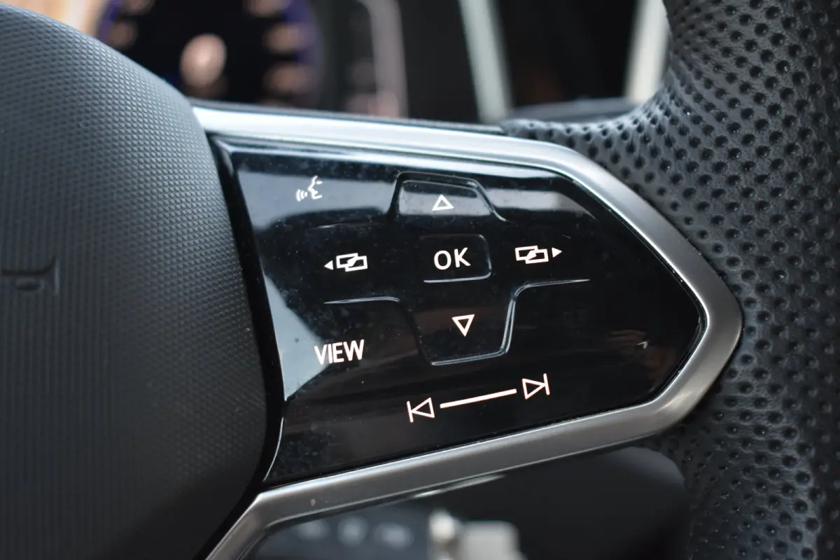 1.0 110PK TSI R-Line | ACC | Digital Cockpit Pro | Extra getint glas achter | App Connect | Dode-hoek detectie |